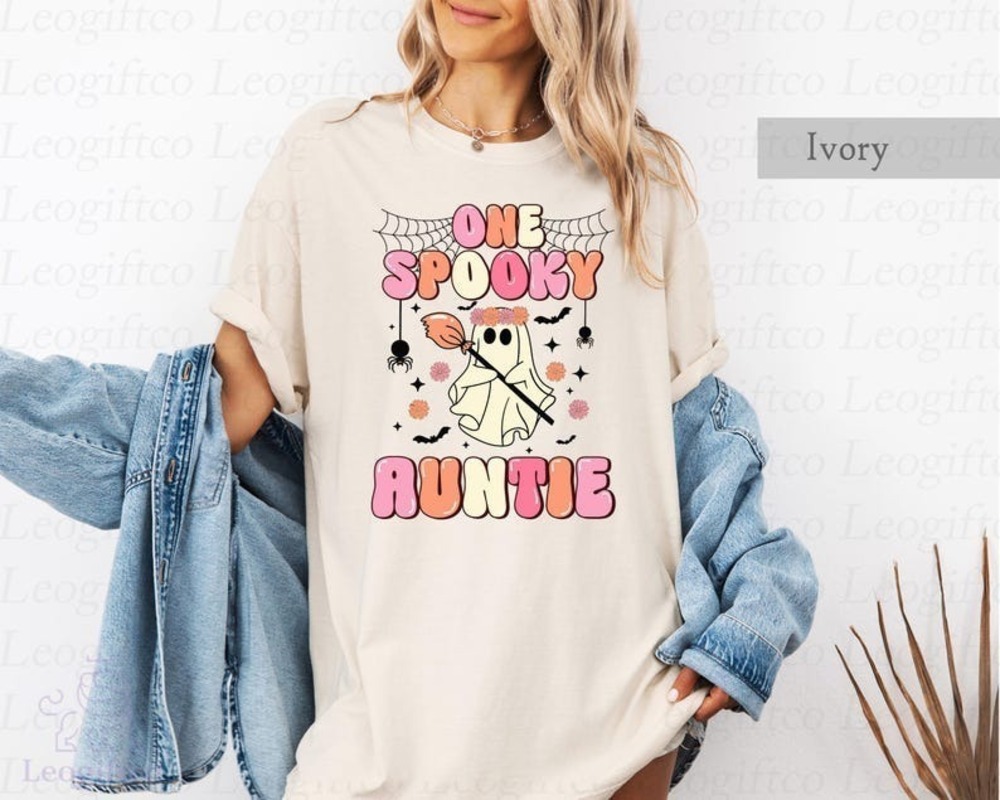 One Spooky Auntie Comfort Colors Shirt Halloween Aunt Party Gift